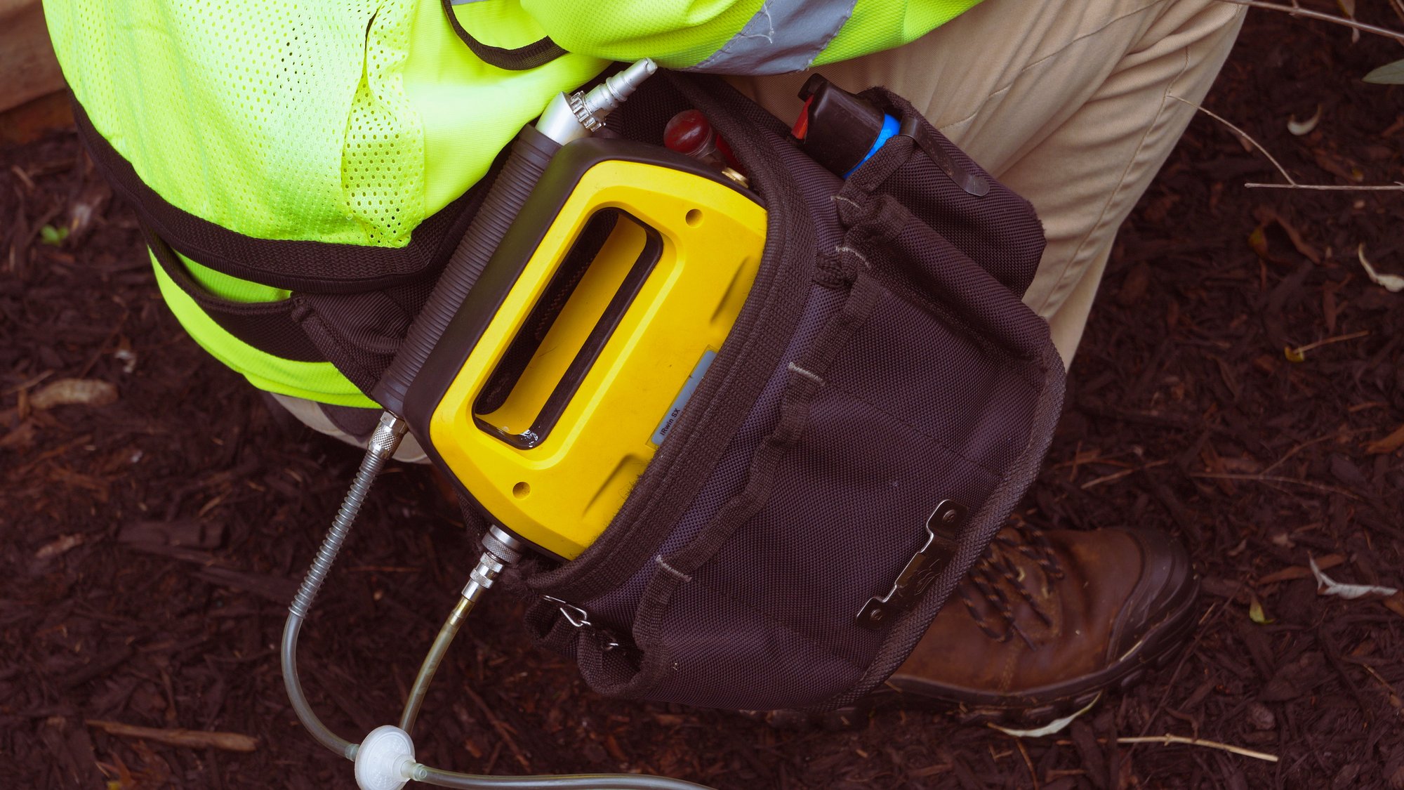 southern-cross-technicians-using-the- irwin-leak-detector southern-cross-technicians-using-the- irwin-leak-detector